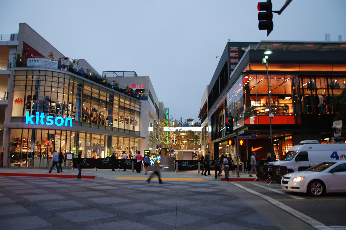 Santa Monica Place - Shopping Mall in Downtown Santa Monica
